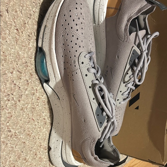 Nike Gray and White Men's Running Sneakers - Picture 3 of 3